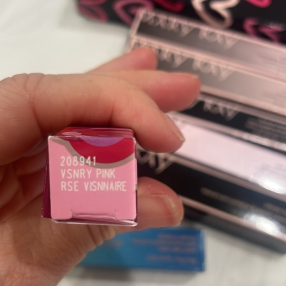 Mary Kay Make-Up Bundle - Picture 7 of 7